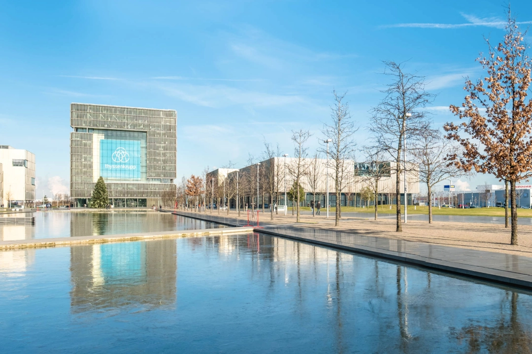 Thyssenkrupp Zentrale in Essen Winter Sonne Totale
