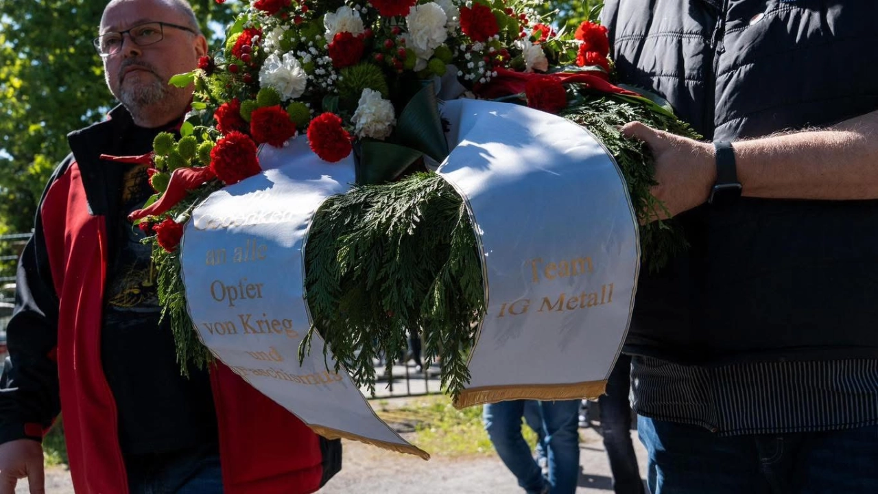 2025-05-08 Kranzniederlegung am Walsumer Friedhof