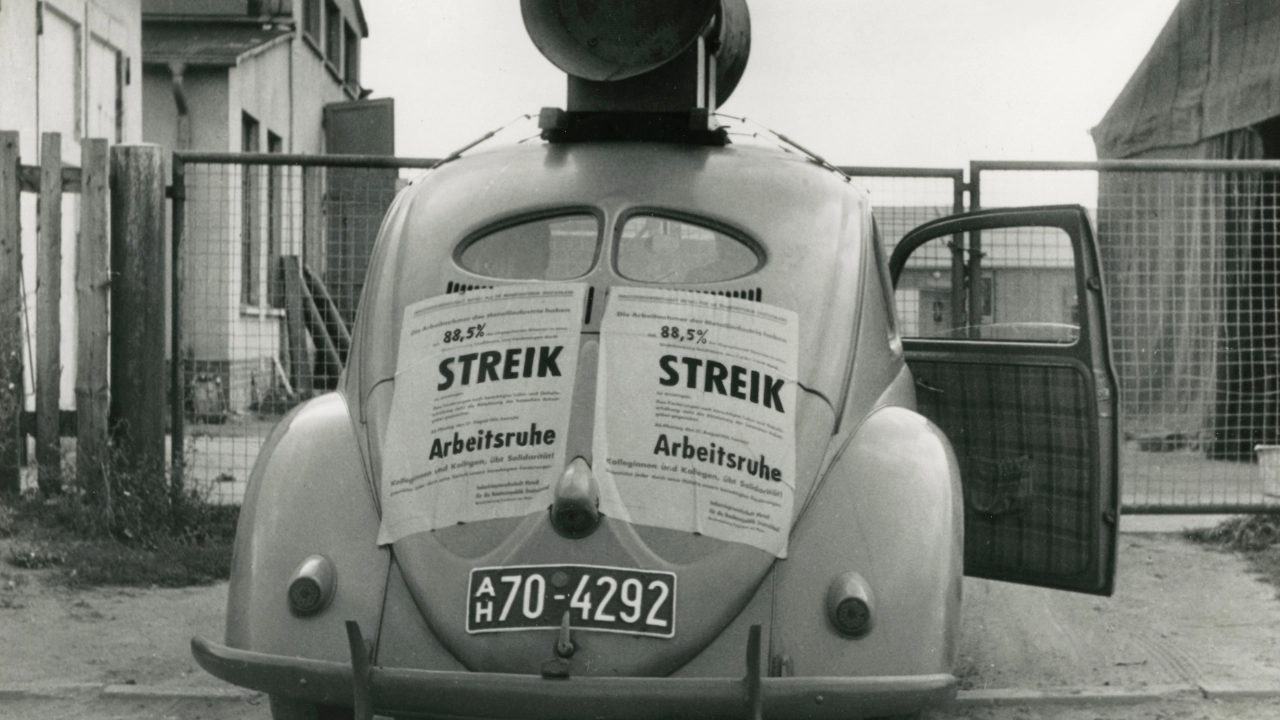 VW mit Streik- Lautsprecher im Hessenstreik