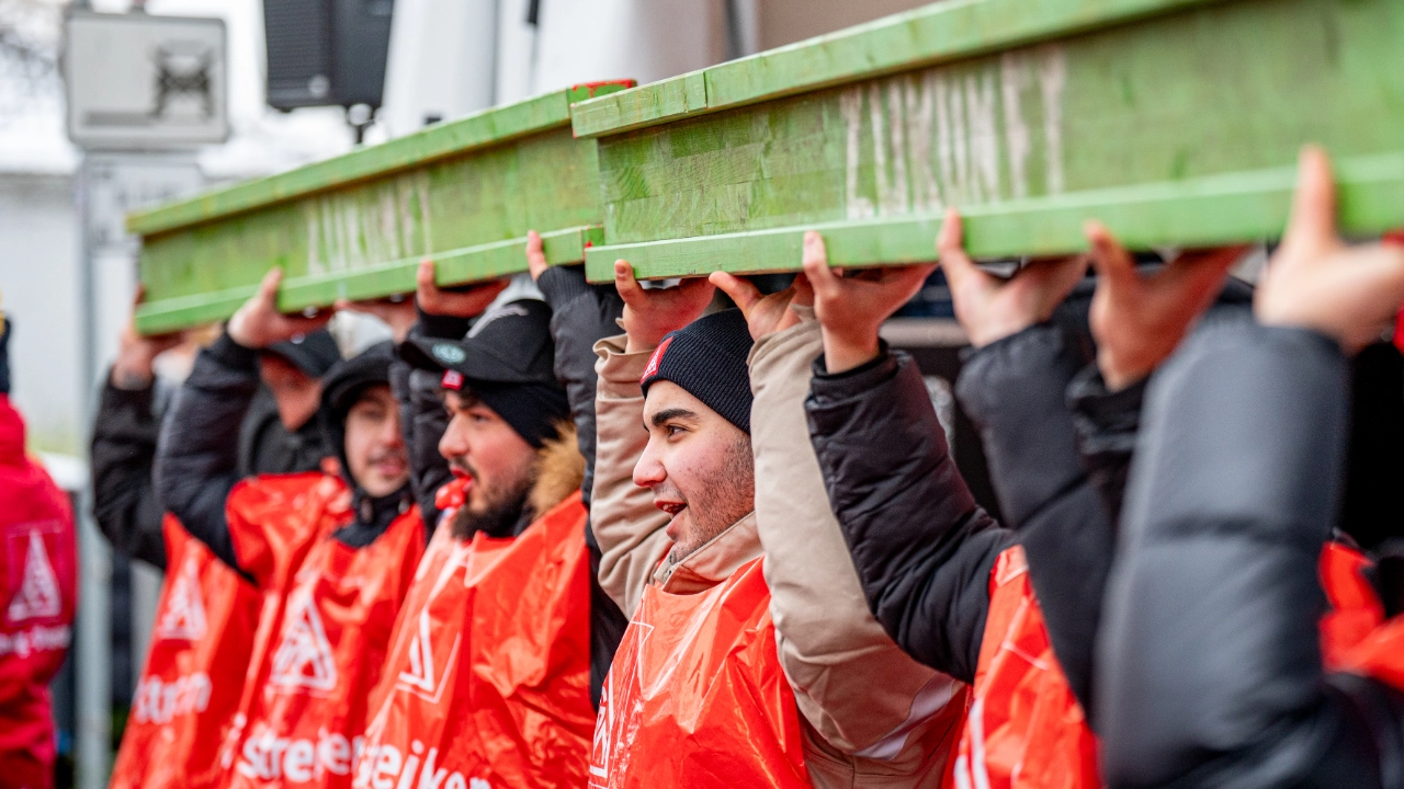 Wir streiken im Stahl