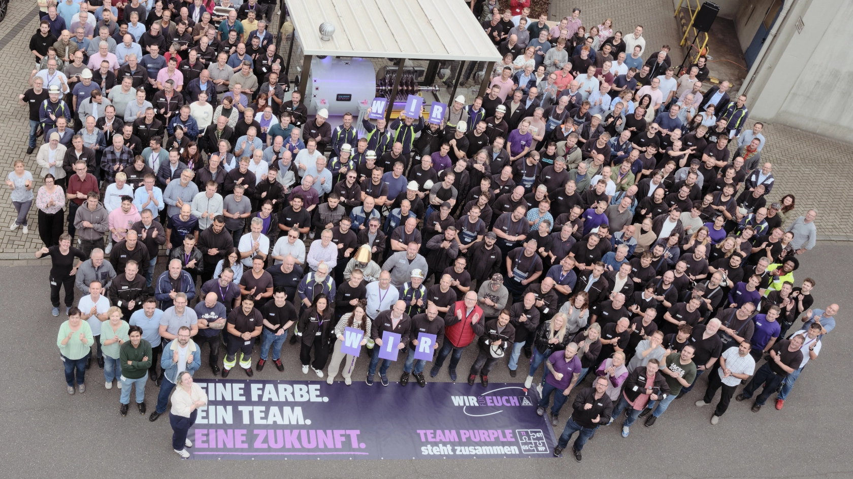 EINE FARBE. EIN TEAM. EINE ZUKUNFT. TEAM PURPLE STEHT ZUSAMMEN