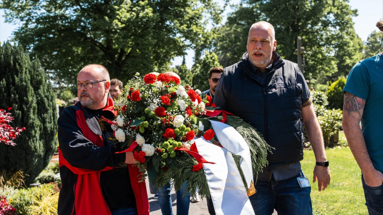 2025-05-08 Kranzniederlegung am Walsumer Friedhof