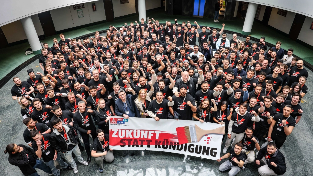 Stahl Gruppenbild Lichthof JAV BR Tagung 2025
