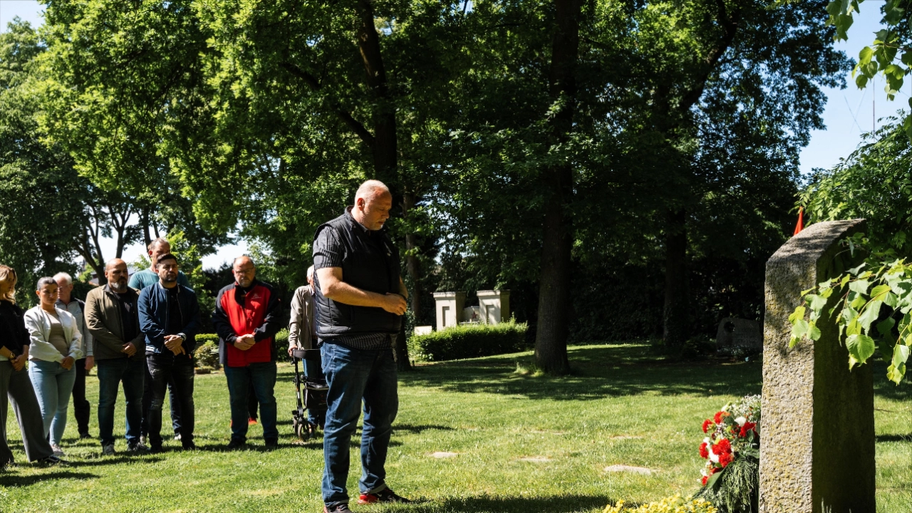 2025-05-08 Kranzniederlegung am Walsumer Friedhof