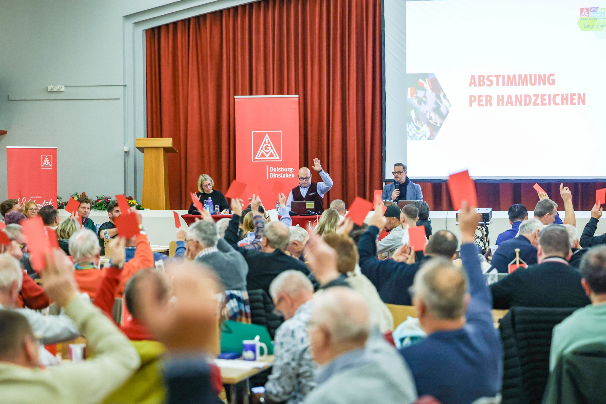 Abstimmung bei der Delegiertenversammlung im November 2024