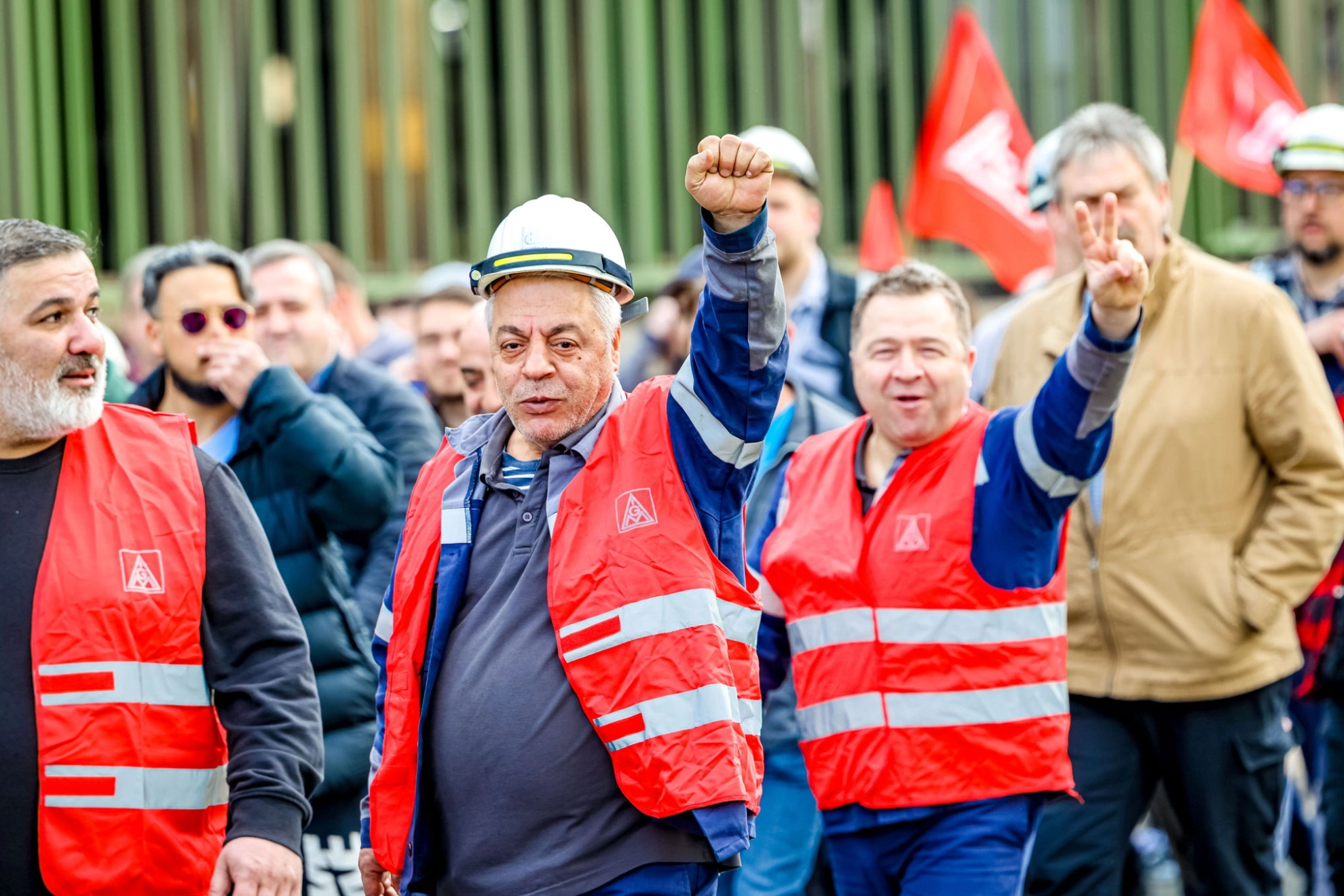 Beschäftigte von Thyssenkrupp Steel Europe demonstrieren in Duisburg.