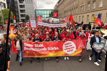Duisburger Stahlbeschäftigte demonstrieren in Berlin