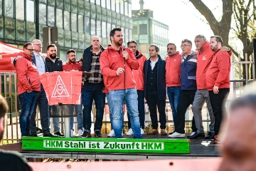 1000 Beschäftigte demonstrieren in Duisburg