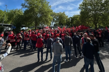 Warnstreik in Neuss: Ein starkes Zeichen in der KFZ-Tarifrunde