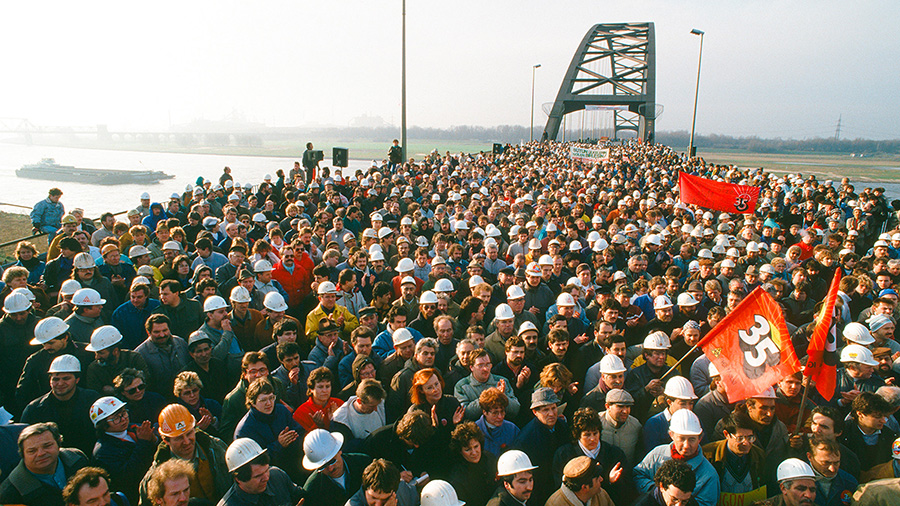 IG-Metall-Geschichte-demo-Farbe